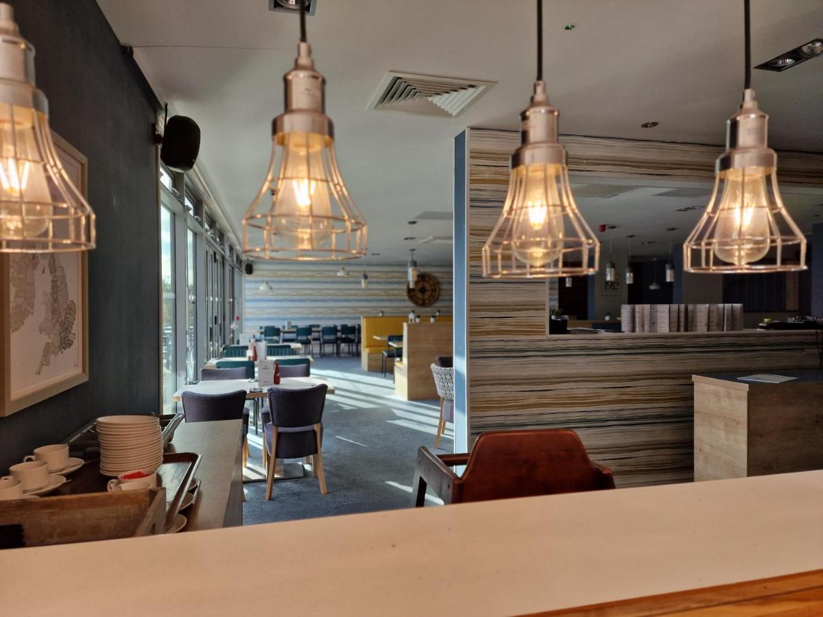 Lakewood Lodge South Cerney Bagian luar foto